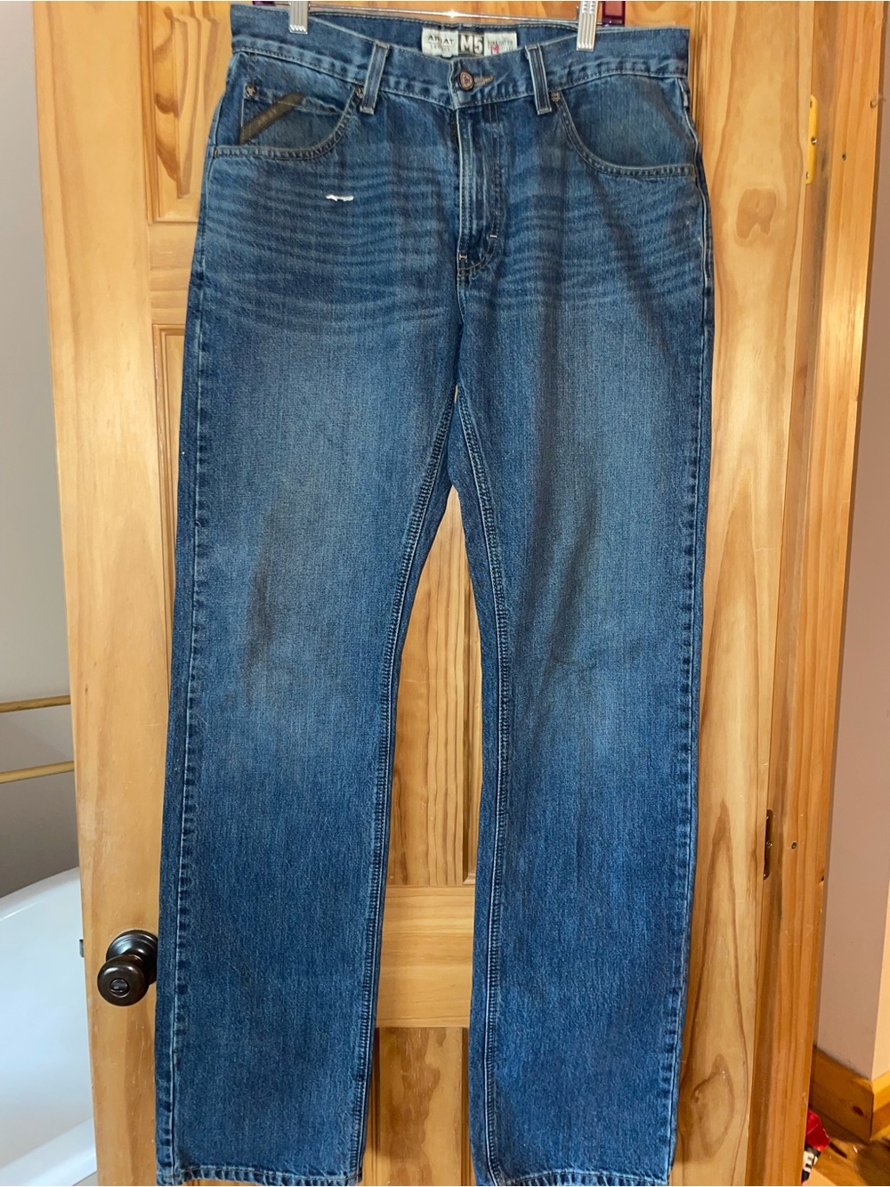 Ariat Legacy Men’s Straight-Leg Jeans in Medium Blue Wash 33/38